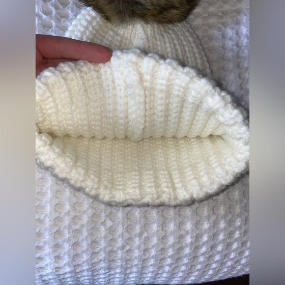 Love your melon cream hat with Pom - Picture 4 of 6